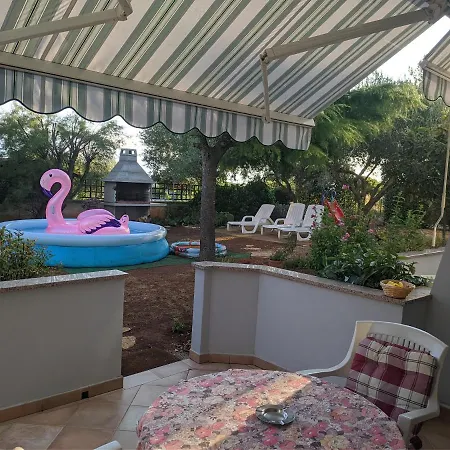 Pensión Triton 3*